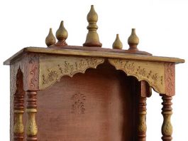 If you keep a wooden temple in the house, then definitely follow these rules of Vastu