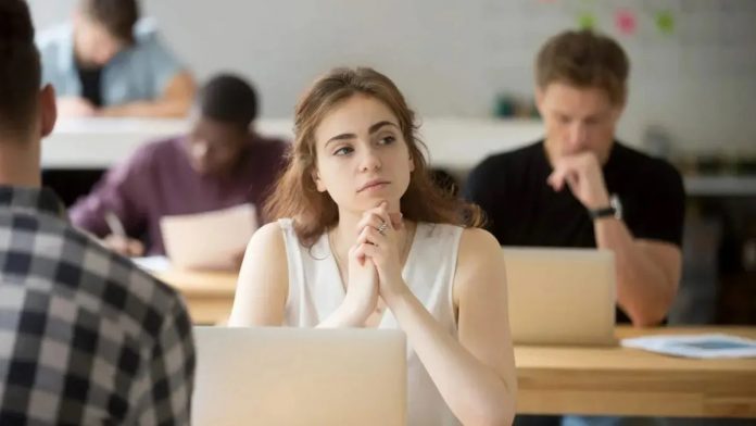 These zodiac signs can easily distract you, know These zodiac signs can easily distract you, know